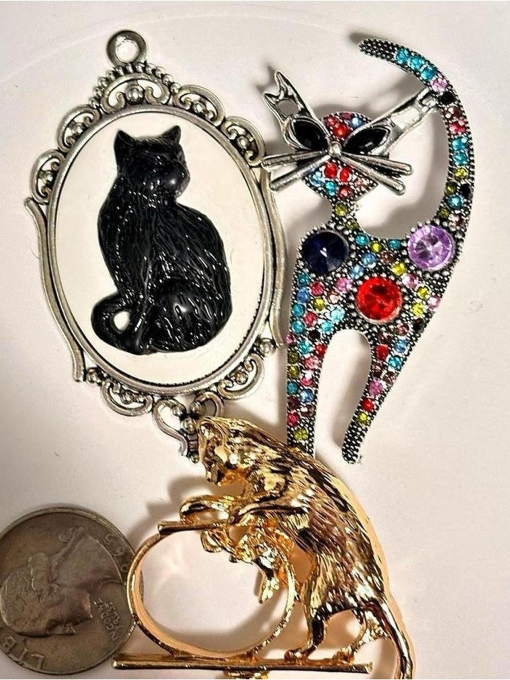 Lot of vintage inspired cat brooches, pendant, silver and gold plated rhinestone